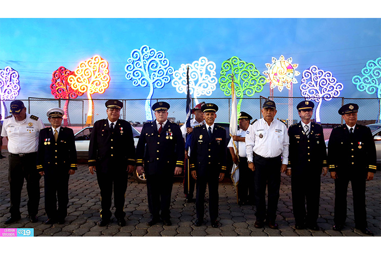 Bomberos celebran su día con "Marcha de los Candiles"