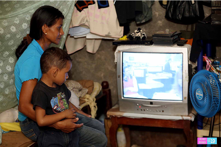 Mejor servicio eléctrico llega a comunidad Anexo Colonia Roque