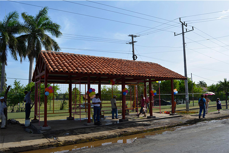 Chinandeganos estrenan paradas de buses