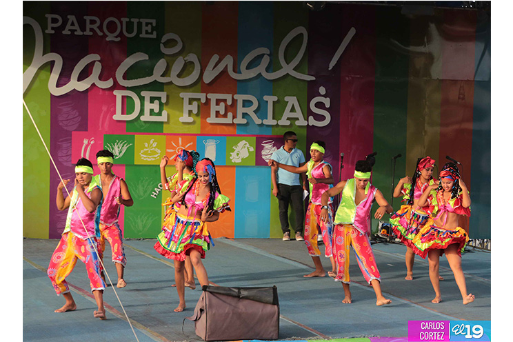 Inauguran feria de la economía familiar en honor a Santo Domingo de Guzmán