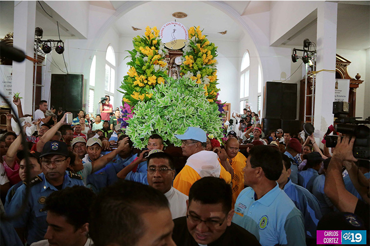 Miles acompañan a Santo Domingo de Guzmán en recorrido hacia Managua