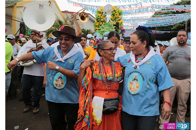 Miles acompañan a Santo Domingo de Guzmán en recorrido hacia Managua