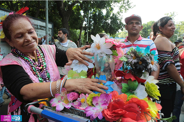 Miles acompañan a Santo Domingo de Guzmán en recorrido hacia Managua