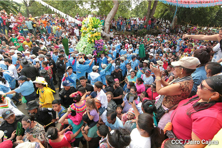 Miles acompañan a Santo Domingo de Guzmán en recorrido hacia Managua