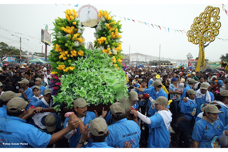 Managuas peregrinan colmados de fervor, amor y alegría en la tradicional bajada de Santo Domingo de Guzmán
