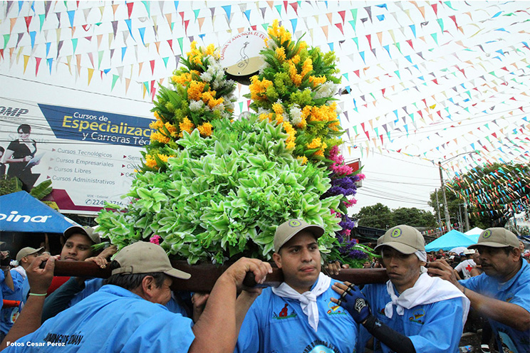 Managuas peregrinan colmados de fervor, amor y alegría en la tradicional bajada de Santo Domingo de Guzmán