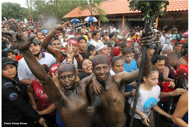 Managuas peregrinan colmados de fervor, amor y alegría en la tradicional bajada de Santo Domingo de Guzmán
