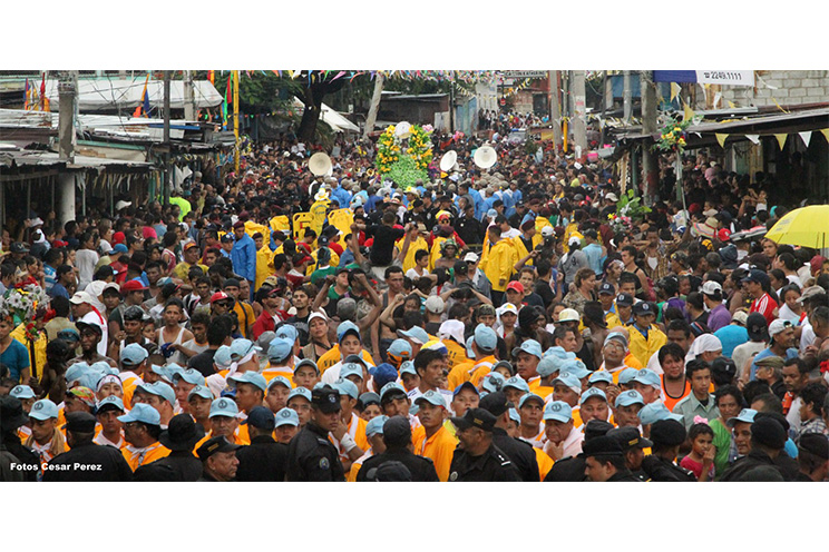 Managuas peregrinan colmados de fervor, amor y alegría en la tradicional bajada de Santo Domingo de Guzmán