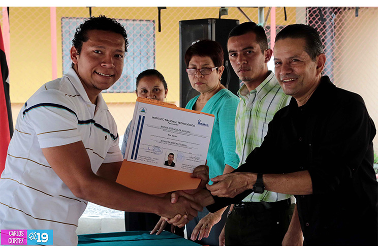 Centro Tecnológico de Acahualinca celebra Primera Promoción de Maestros de Obras