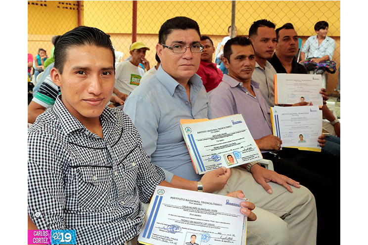 Centro Tecnológico de Acahualinca celebra Primera Promoción de Maestros de Obras