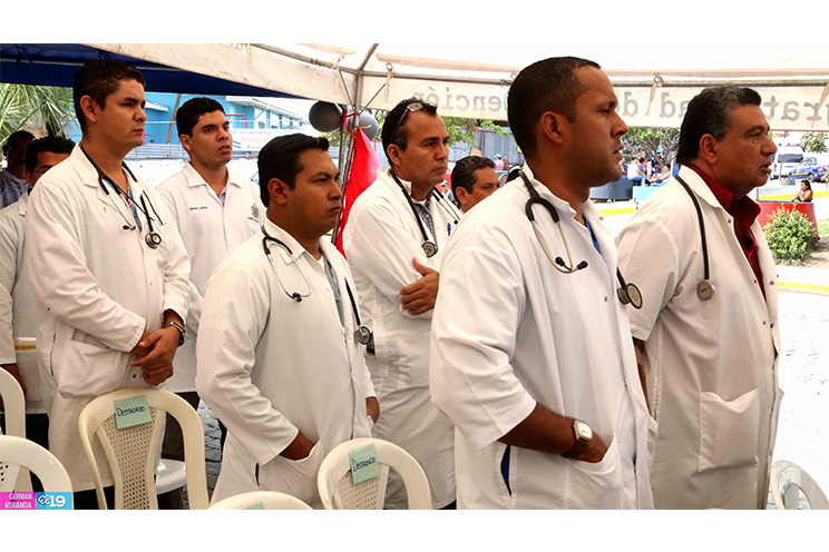Trabajadores del Hospital Alemán-Nicaragüense celebran 30 aniversario de fundación