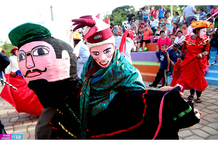 Familias continúan disfrutando de Feria dedicada a Santo Domingo de Guzmán