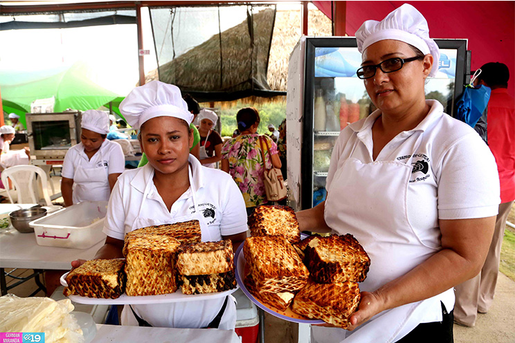 Familias continúan disfrutando de Feria dedicada a Santo Domingo de Guzmán