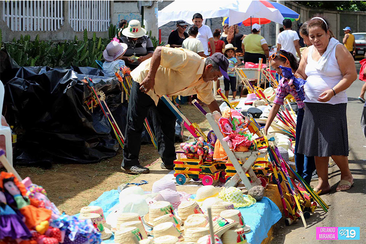 Desborde de fervor popular en vestida de imagen de Santo Domingo de Guzmán
