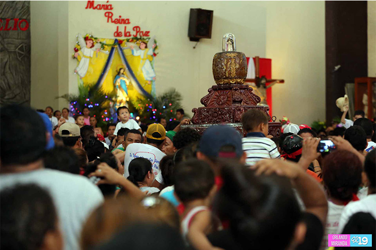Desborde de fervor popular en vestida de imagen de Santo Domingo de Guzmán