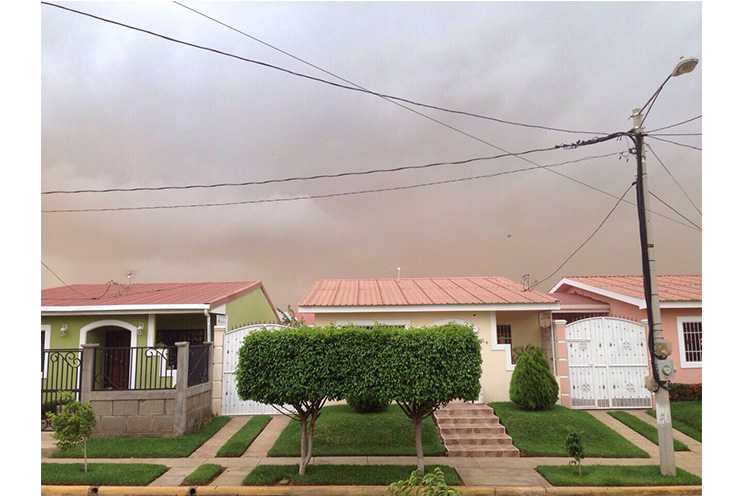 Nubes de polvo, vientos y lluvia afectan zonas de Managua