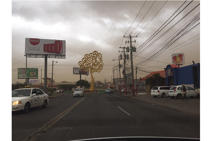 Nubes de polvo, vientos y lluvia afectan zonas de Managua