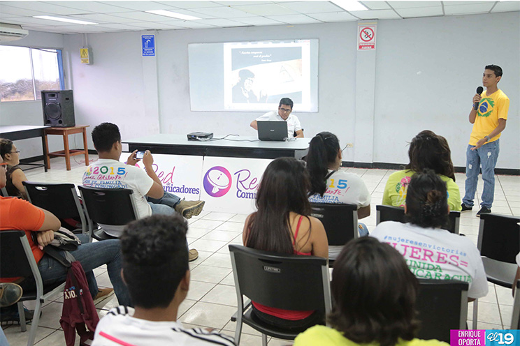 Jóvenes Comunicadores realizan exposición de arte digital en saludo al natalicio de Tomás y Fidel