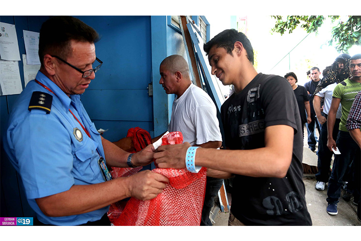 Autoridades nicaragüenses reciben a repatriados por deportación de Estados Unidos