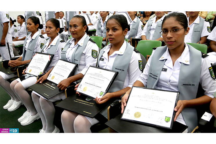 Cuerpo Médico Militar gradúa a 34 nuevos enfermer@s profesionales y licenciad@s en enfermería