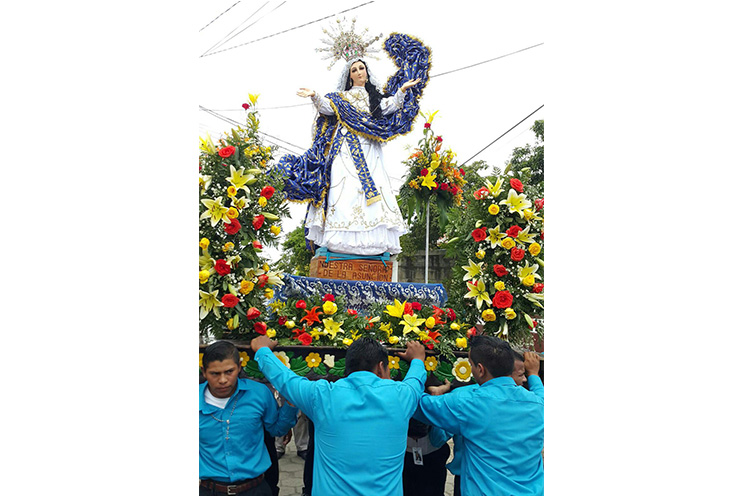 Fieles de Masaya festejan la Asunción de María