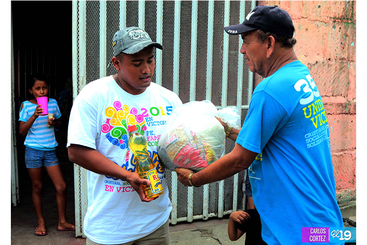 Familias de Villa Venezuela reciben paquetes alimentarios