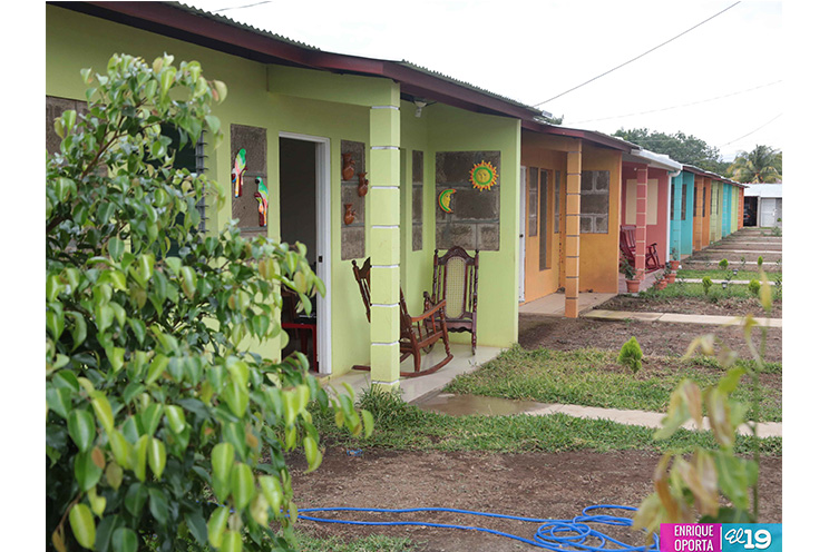 Entregan subsidio para acceder a viviendas de interés social en Jinotepe