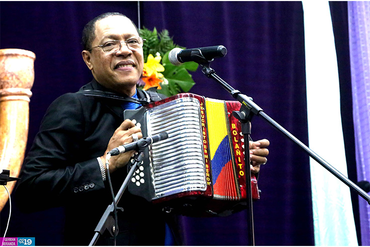 Autor del "Santo Cachón" le canta a Dios en Nicaragua