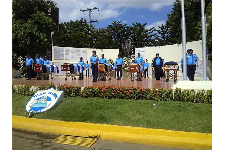 Rinden homenaje póstumo a compañeros policías caídos en el cumplimiento del deber
