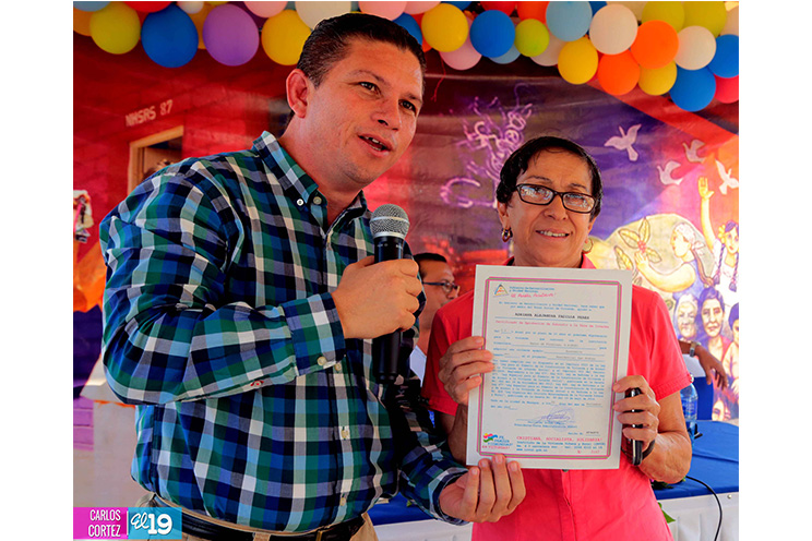 Invur entrega subsidio a propietarios de nuevas viviendas en Ciudad Sandino