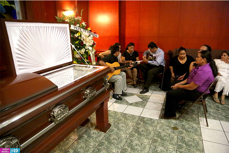Familiares y amigos lloran la partida del precursor del Son Nica