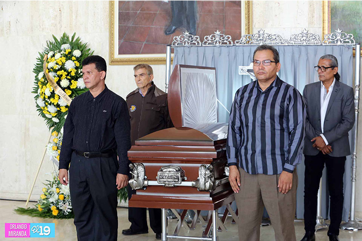 Realizan homenaje póstumo a Jorge Isaac Carvallo en el Teatro Nacional Rubén Darío