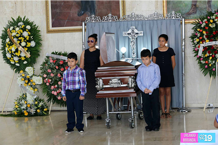 Realizan homenaje póstumo a Jorge Isaac Carvallo en el Teatro Nacional Rubén Darío