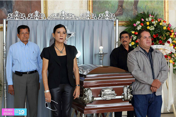Realizan homenaje póstumo a Jorge Isaac Carvallo en el Teatro Nacional Rubén Darío