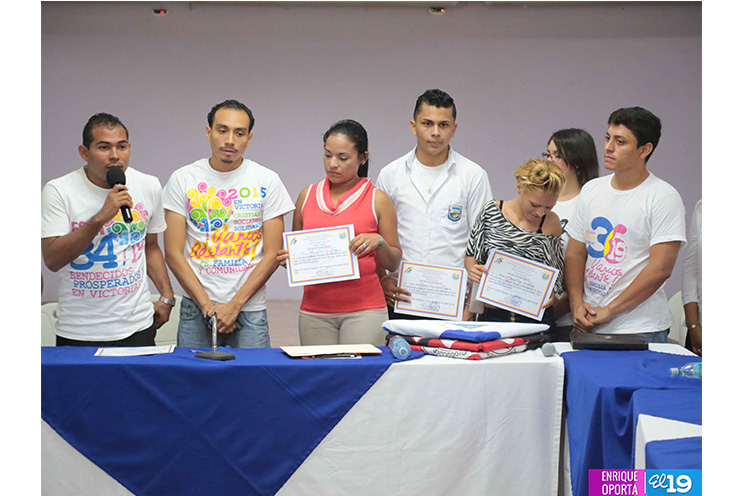 Jóvenes alfabetizadores reciben reconocimiento