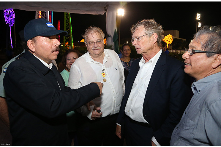Daniel reconoce labor humanitaria de Operación Sonrisa