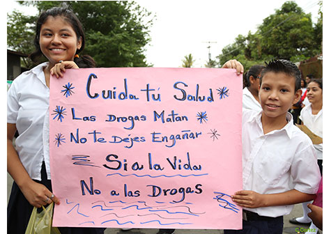 Miles de estudiantes y pobladores marchan contra la drogas