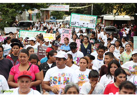 Miles de estudiantes y pobladores marchan contra la drogas
