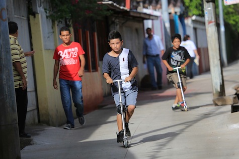 Familias de Colonia Maestro Gabriel inauguran nuevas calles