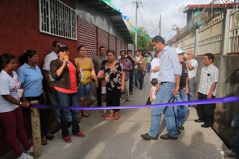 Familias de Colonia Maestro Gabriel inauguran nuevas calles