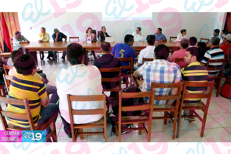 Comisionado Nacional de Ajedrez de Cuba imparte seminario a docentes de educación física