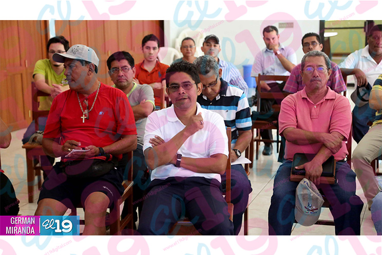Comisionado Nacional de Ajedrez de Cuba imparte seminario a docentes de educación física