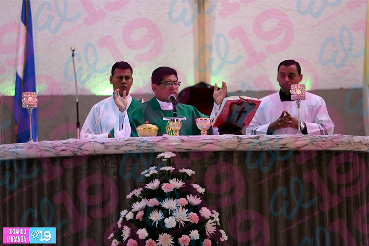 Familia católica celebra último domingo de agosto con solemne eucaristía en la Catedral de Managua