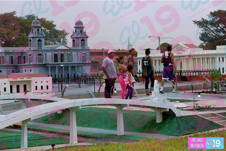Familias disfrutaron de una tarde lluviosa de domingo en la Avenida de Bolívar a Chávez