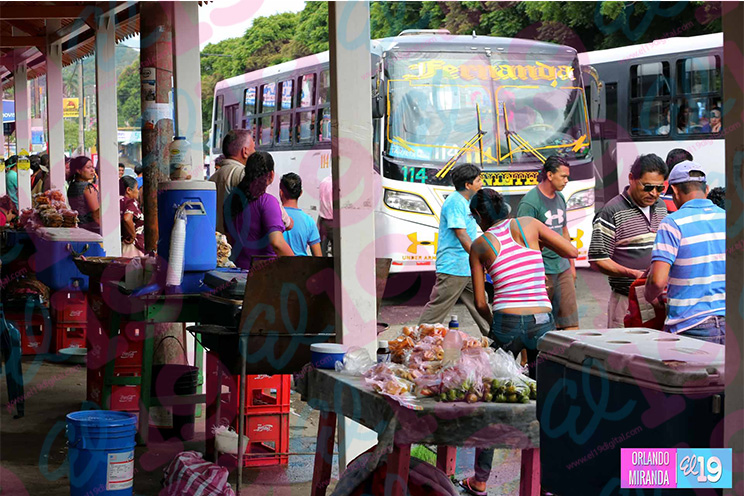 Pequeños comerciantes valoran espacios en nuevas paradas de buses