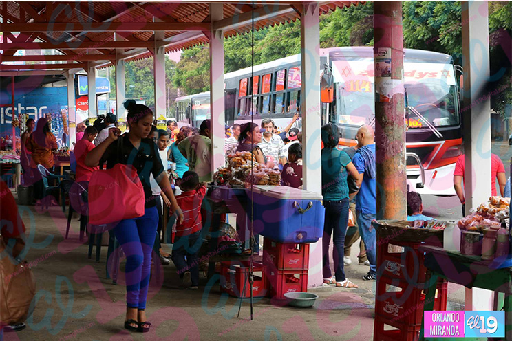 Pequeños comerciantes valoran espacios en nuevas paradas de buses