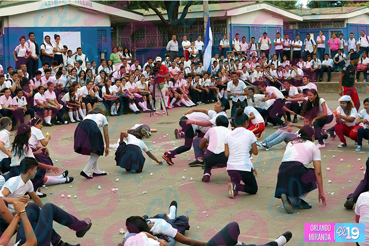 Estudiantes de secundaria recrean histórica firma del Acta de Independencia