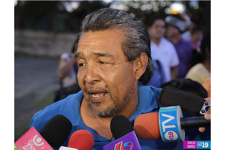Vistoso desfile militar celebrado en Plaza La Fe 