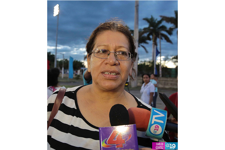 Vistoso desfile militar celebrado en Plaza La Fe 