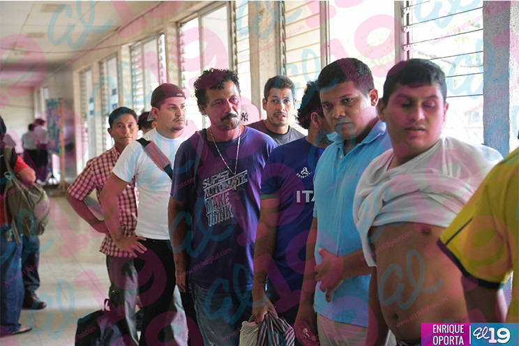 Repatrian a connacionales deportados de México